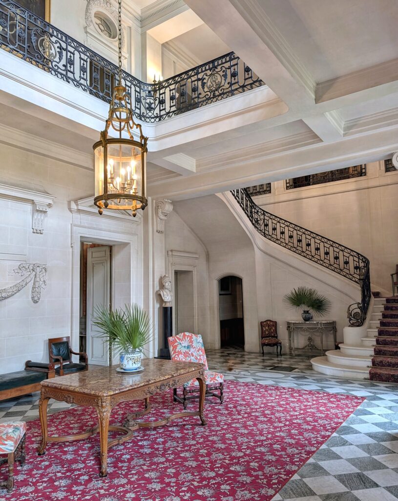 Le grand hall du château